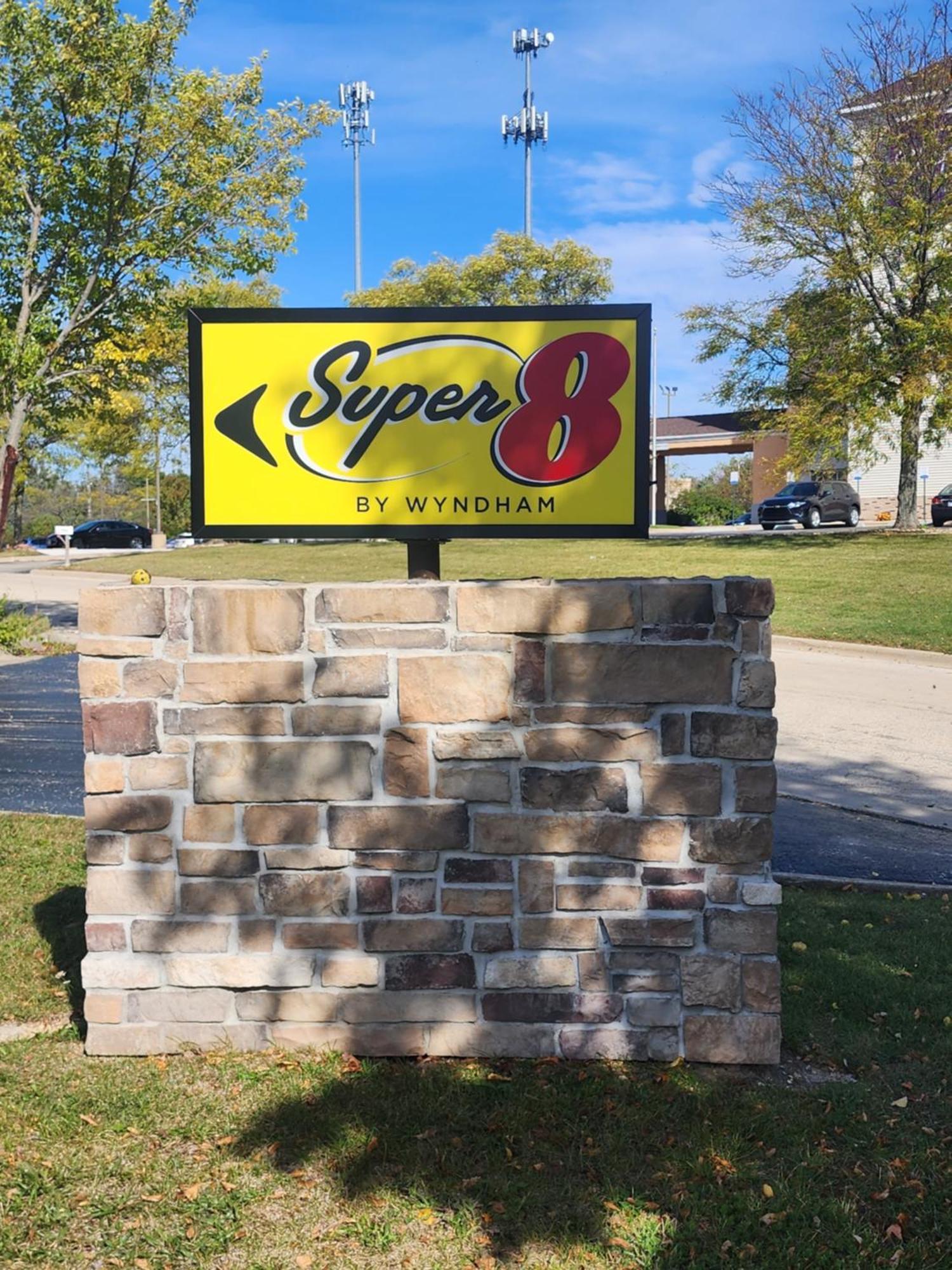 Отель Super 8 By Wyndham Rockford I-90 Casino District Экстерьер фото