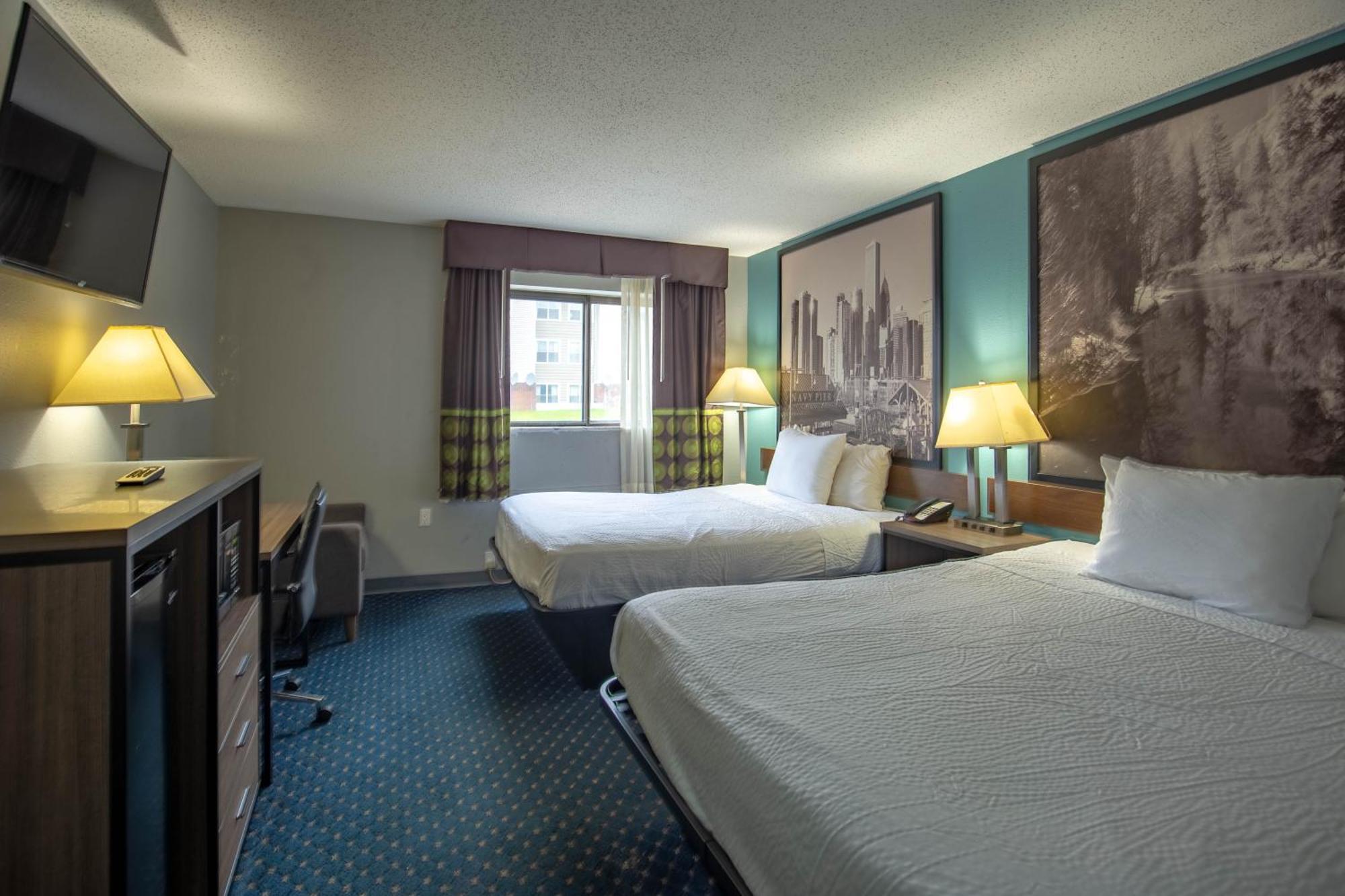 Отель Super 8 By Wyndham Rockford I-90 Casino District Экстерьер фото