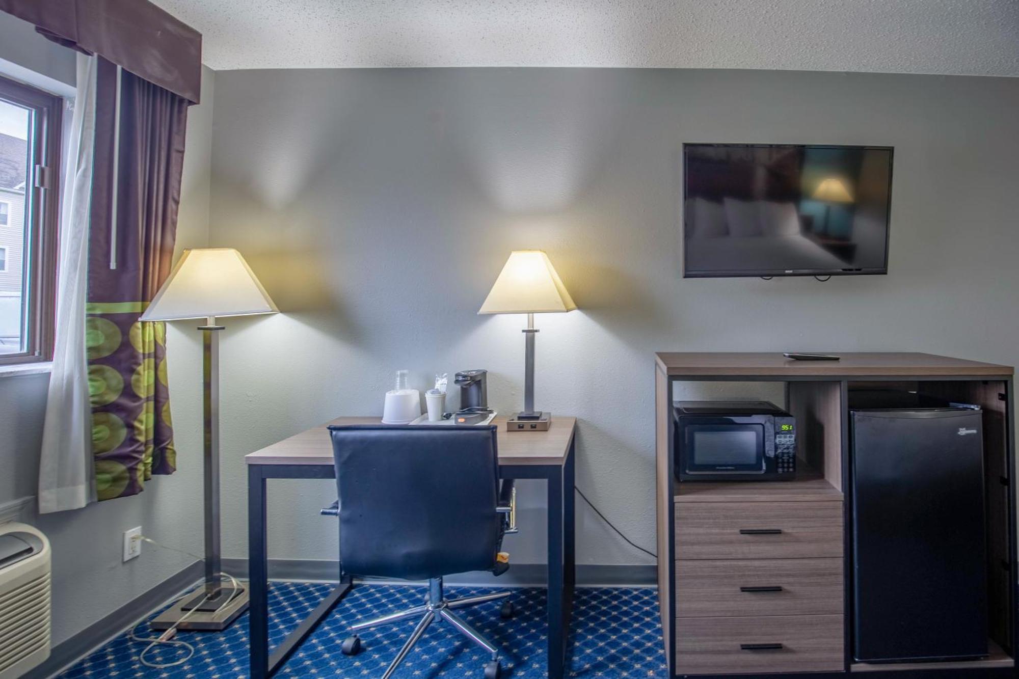 Отель Super 8 By Wyndham Rockford I-90 Casino District Экстерьер фото