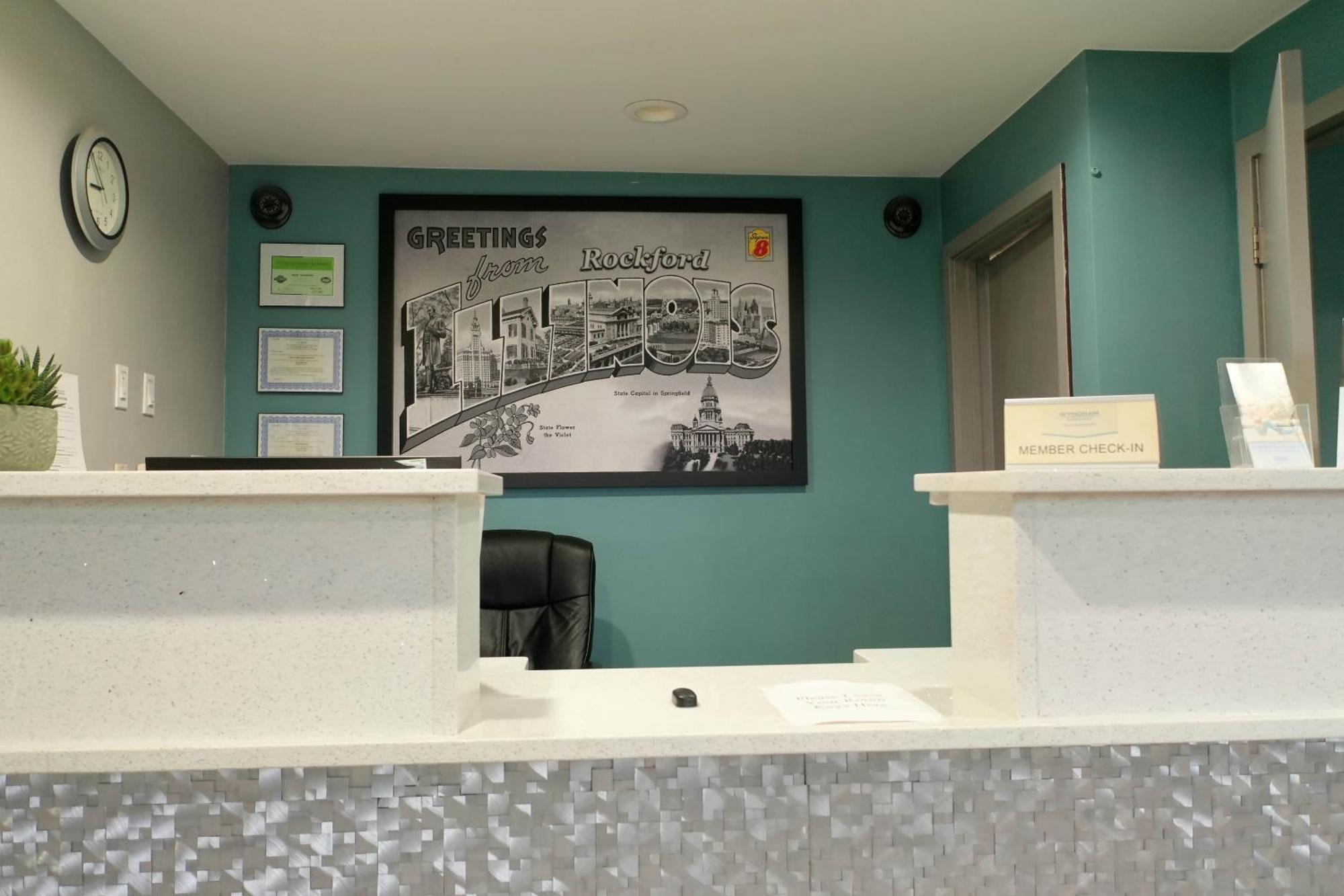 Отель Super 8 By Wyndham Rockford I-90 Casino District Экстерьер фото